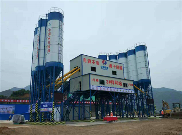 中国电建双线混凝土搅拌站hzs120